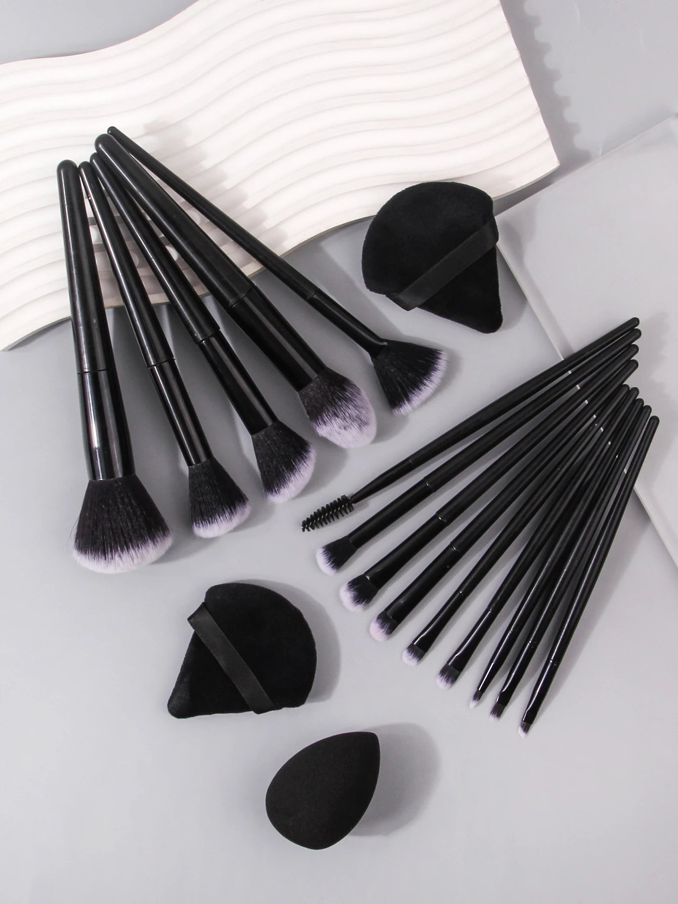 Black Professional Makeup Brush Set – Soft Foundation, Blush & Eyeshadow Brushes